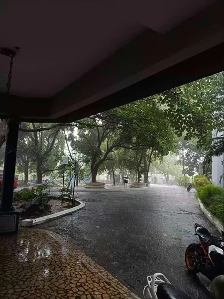 lectures end, halls get quiet,